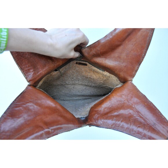 80s Brown Leather Shoulder Bag - by Louise Fontaine Bruxelles - Distressed - Picture 7 of 10